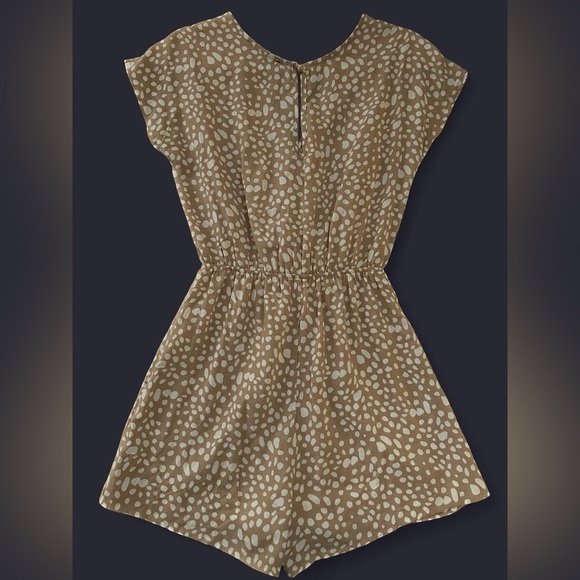 SIMPLEE Tan and white front tie romper - Picture 4 of 7